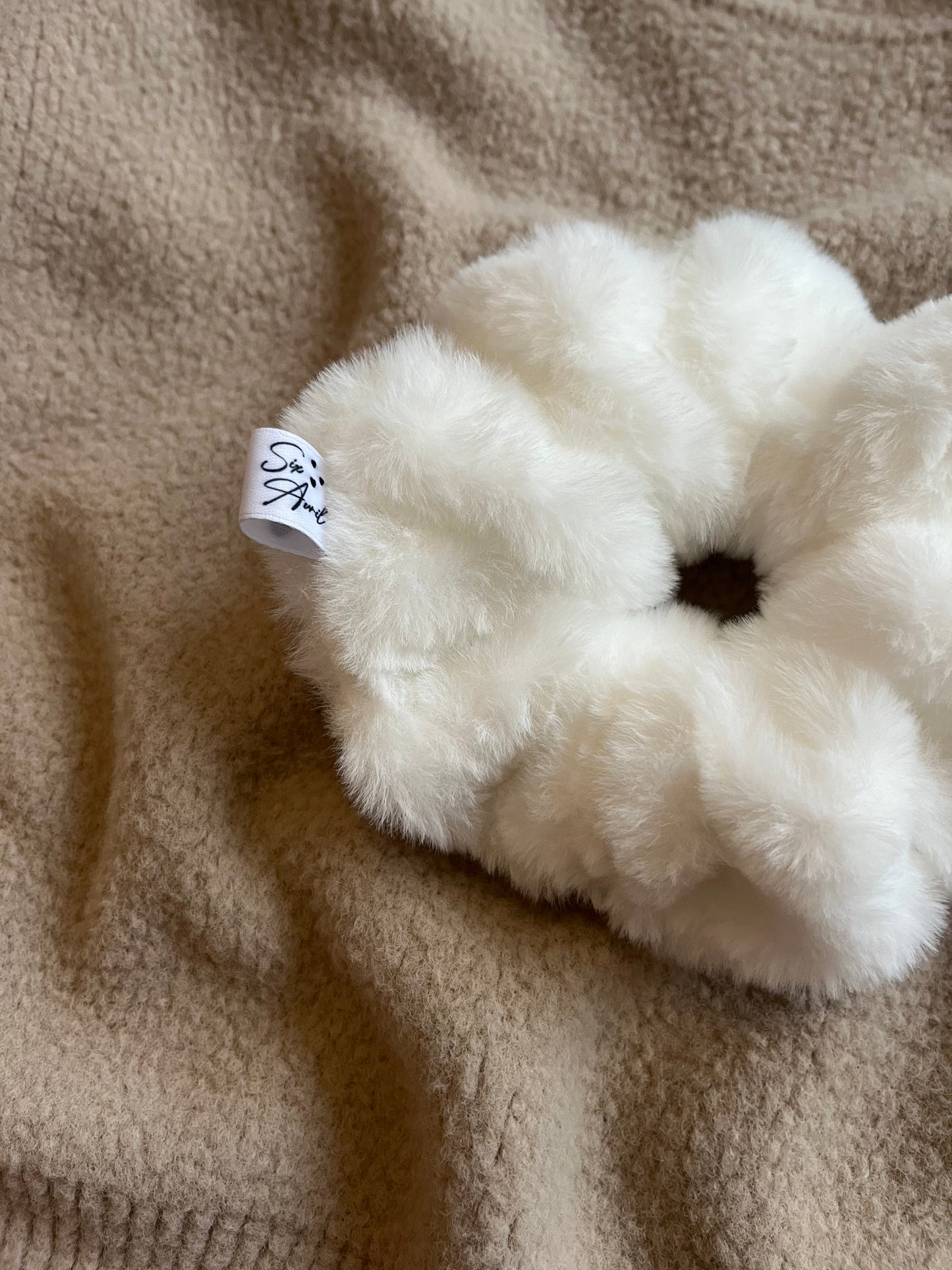 Chouchou Scrunchie en fourrure blanc