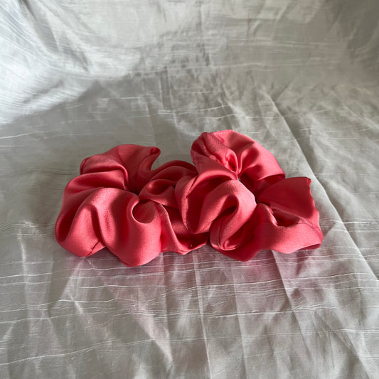 Chouchou Scrunchie en satin Sorbet rose