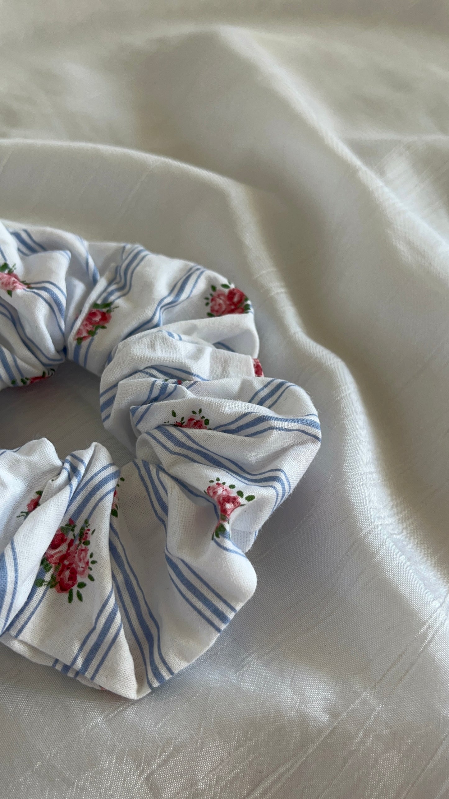 Chouchou Scrunchie en coton Fleurie