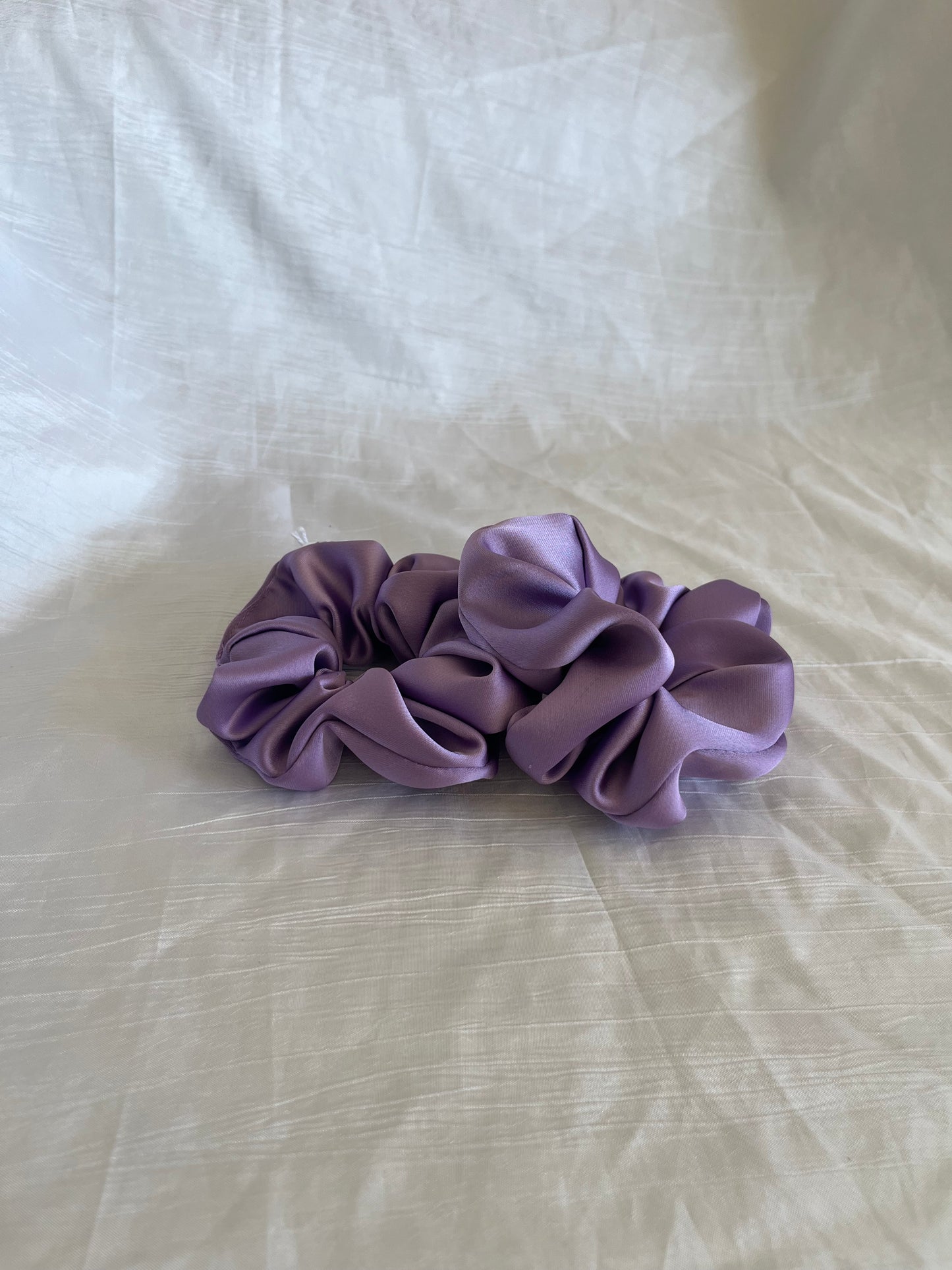 Chouchou Scrunchie en satin Lilas 💜