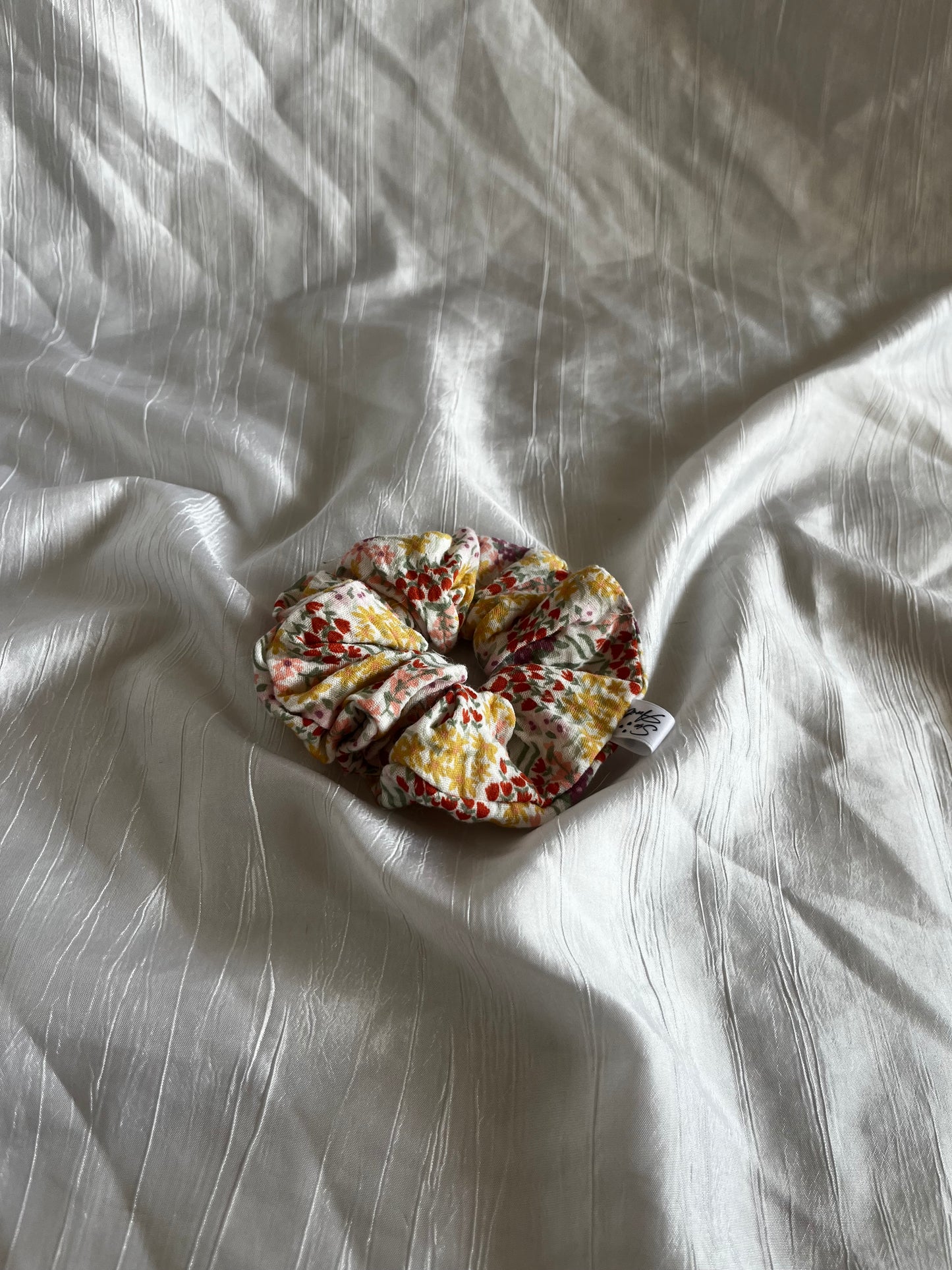 Chouchou Scrunchie en gaze Champs de fleurs ☀️