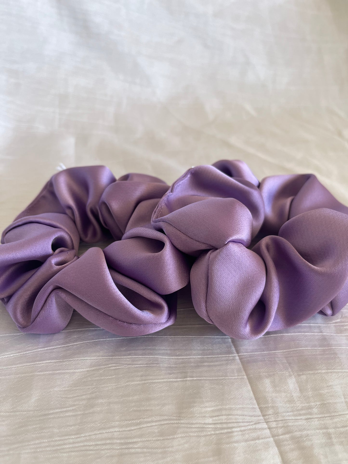 Chouchou Scrunchie en satin Lilas 💜