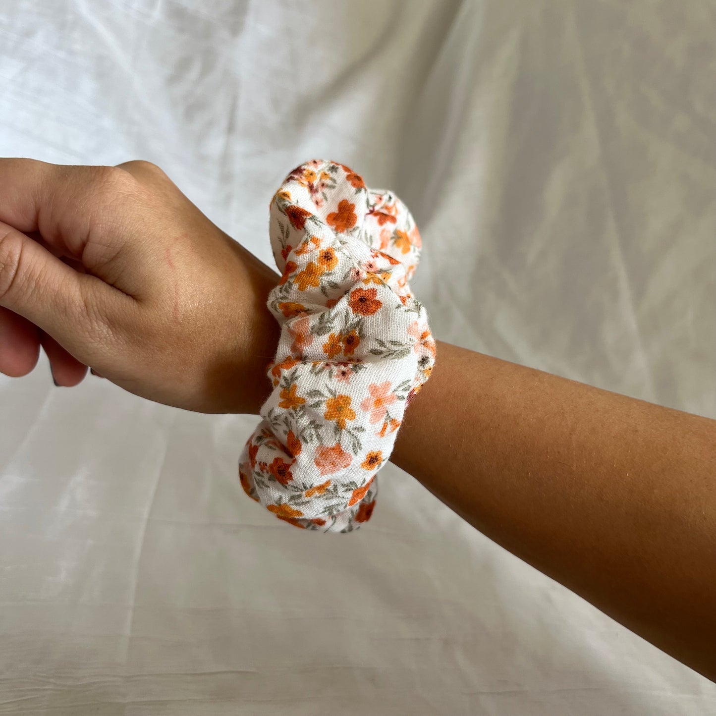 Chouchou Scrunchie en gaze de coton bouquet d’automne