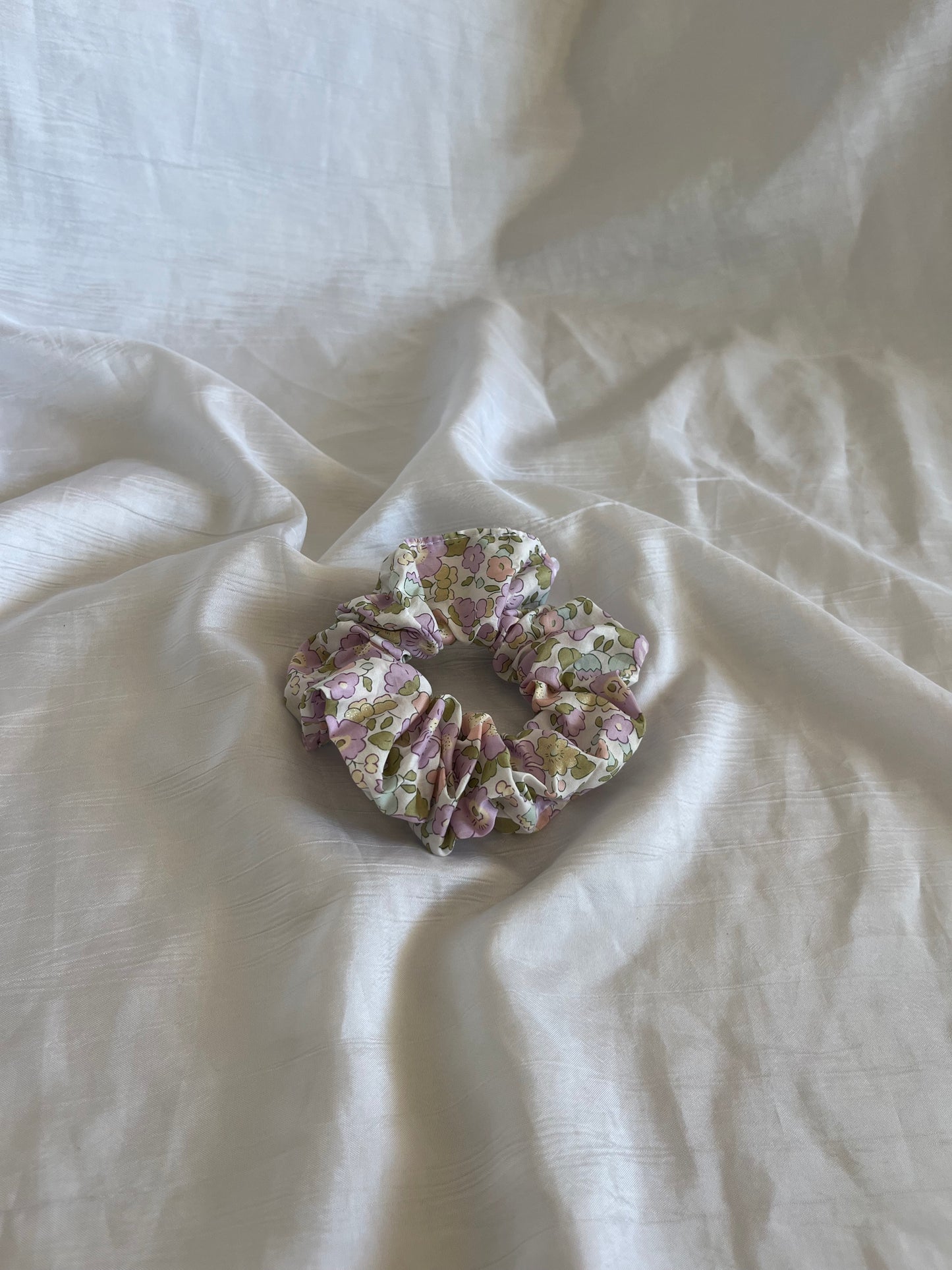 Chouchou Scrunchie en coton Liberty Lilas 💜