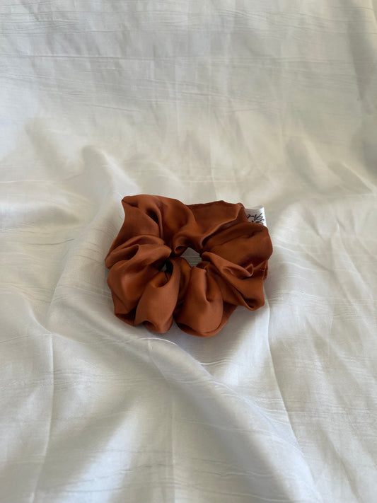Chouchou Scrunchie en satin Pumpkin