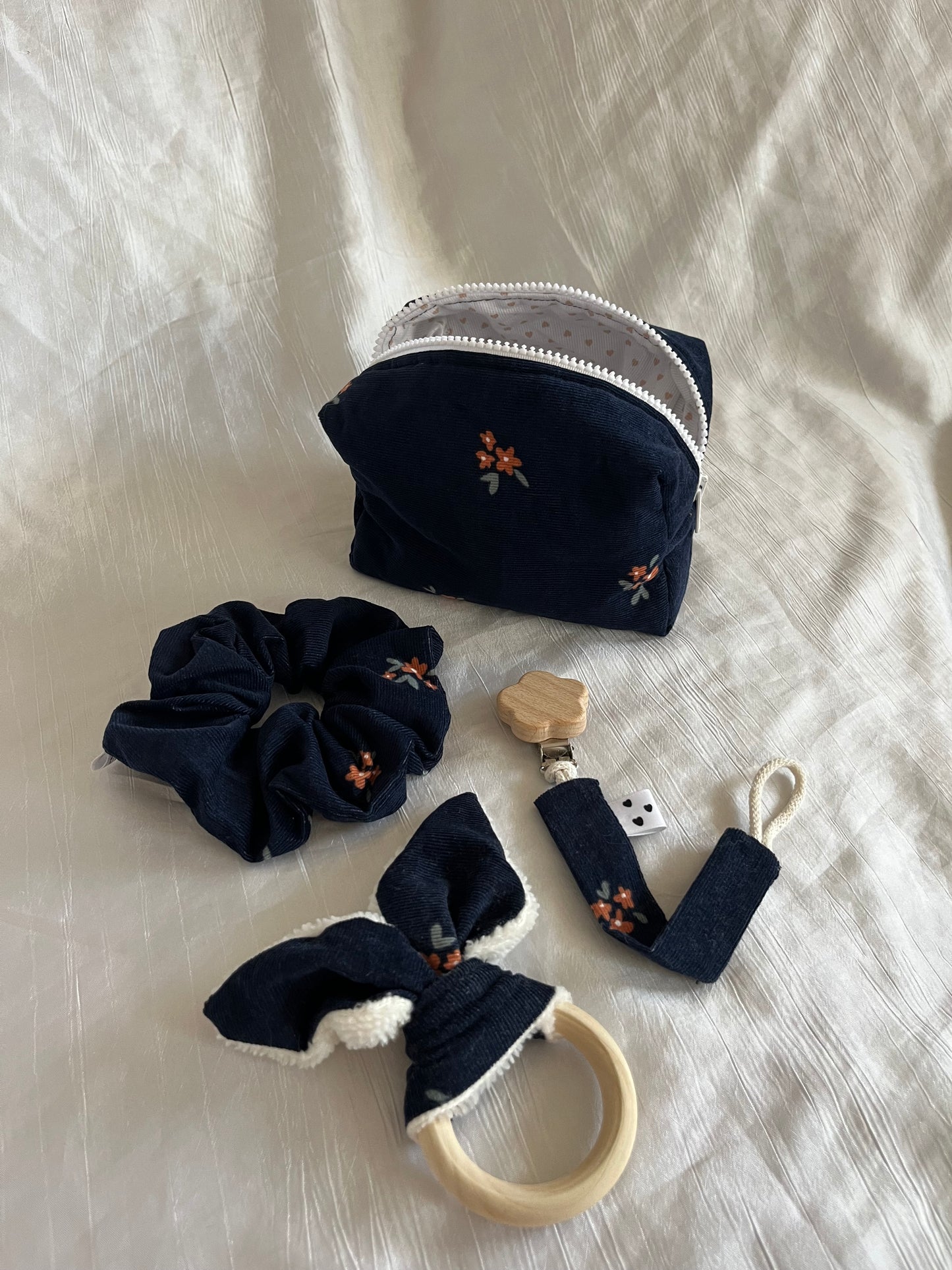 Chouchou Scrunchie en velours fleurie