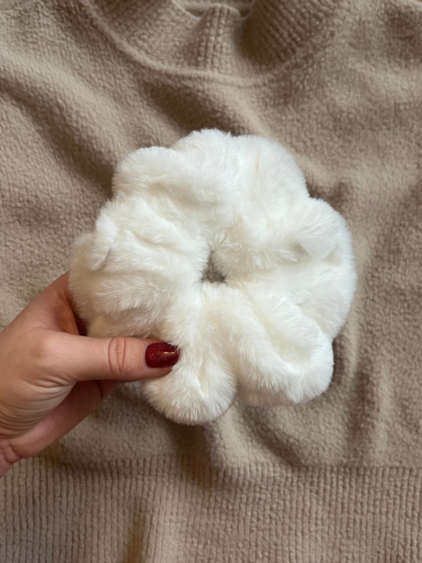 Chouchou Scrunchie en fourrure blanc