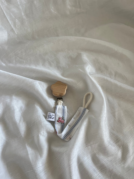 Attache tétine Fleurie