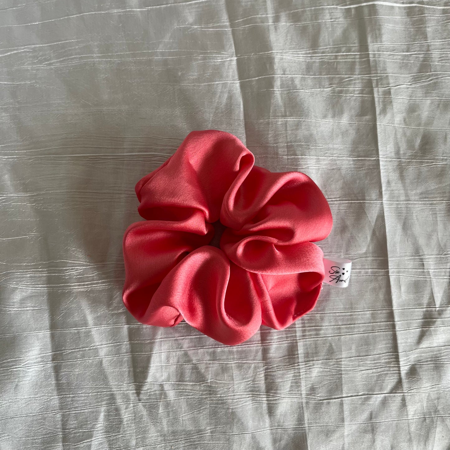 Chouchou Scrunchie en satin Sorbet rose