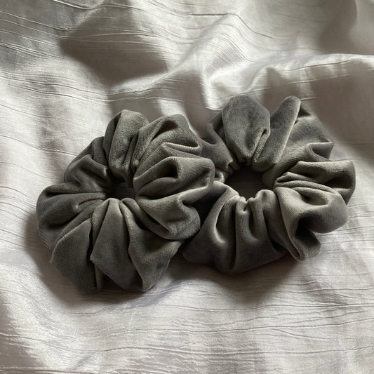 Chouchou Scrunchie en velours Gris