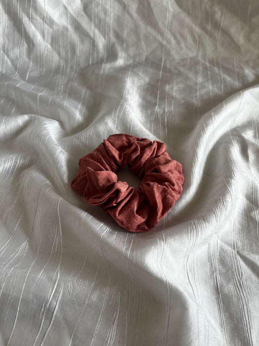 Chouchou Scrunchie en coton Plumetis 🩷