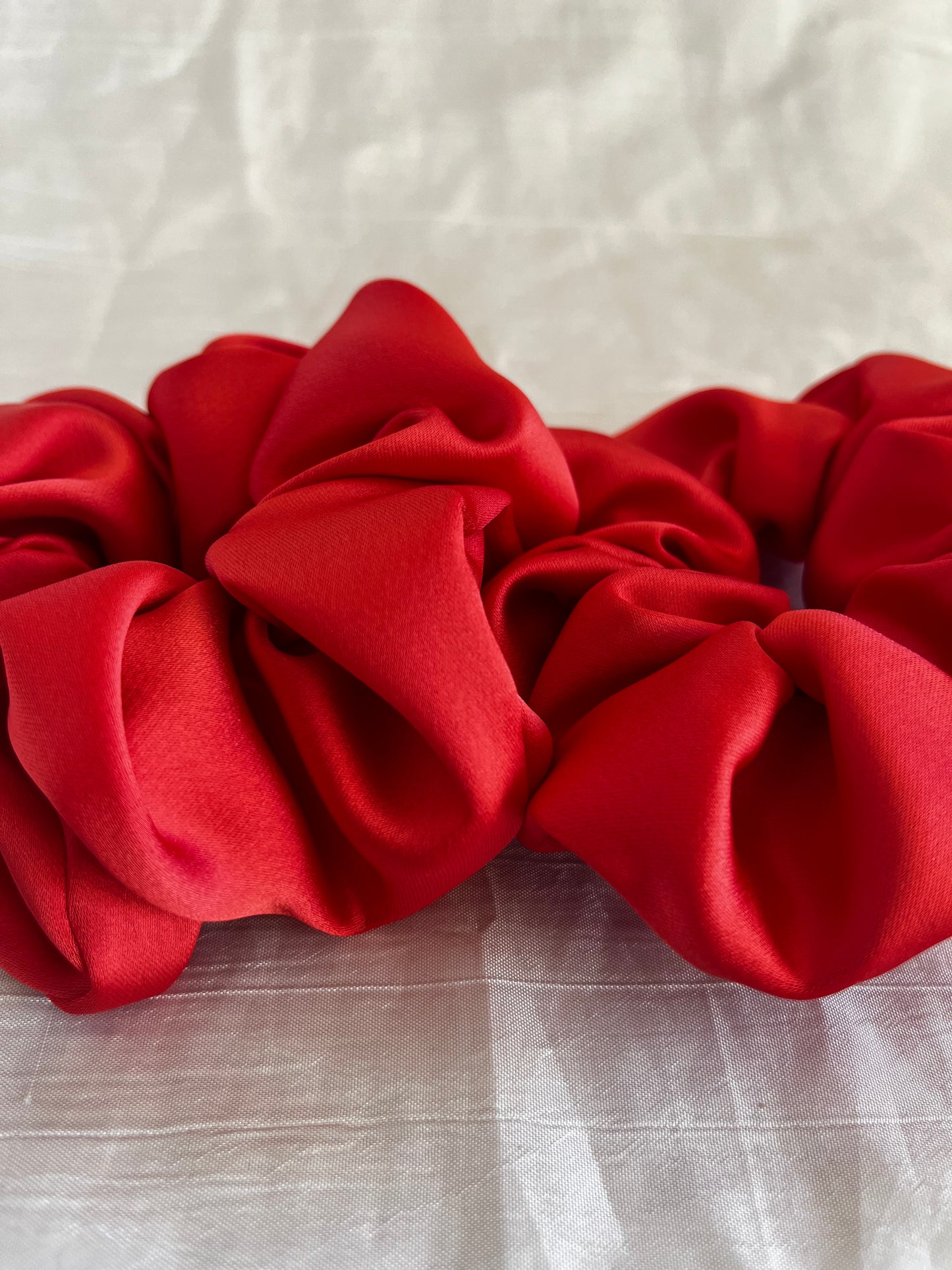 Chouchou Scrunchie en satin Pêche 🍑