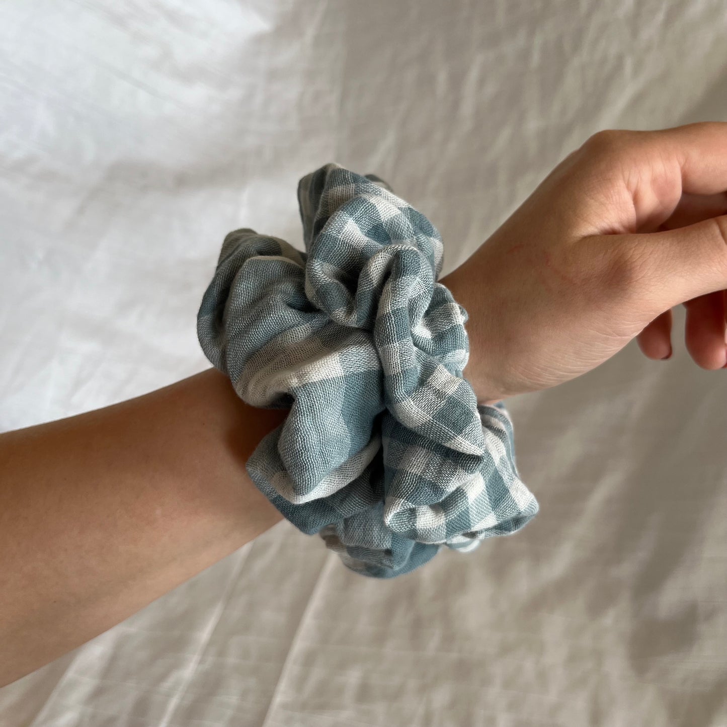 Chouchou Scrunchie en gaze de coton Vichy vert